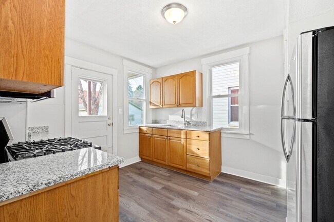 Building Photo - Stunning 3 bedroom home in Ambridge available August 1!