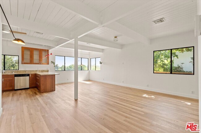 Building Photo - 4950 Marmol Dr