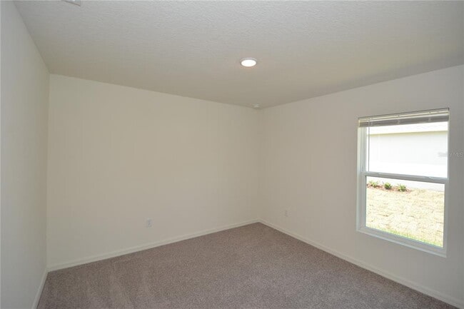 Building Photo - 11 Roxland Ln
