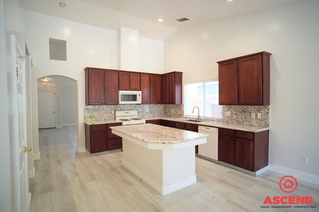 Building Photo - Lovely Home in Southwest Bakersfield!-SOLA...