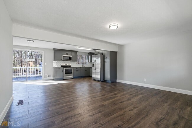 Building Photo - 5988 Lyndale St