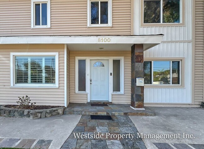 Building Photo - 8100 W 83rd St
