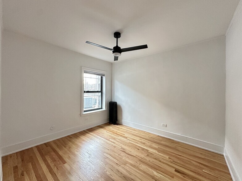 Building Photo - 639 W Cornelia Ave