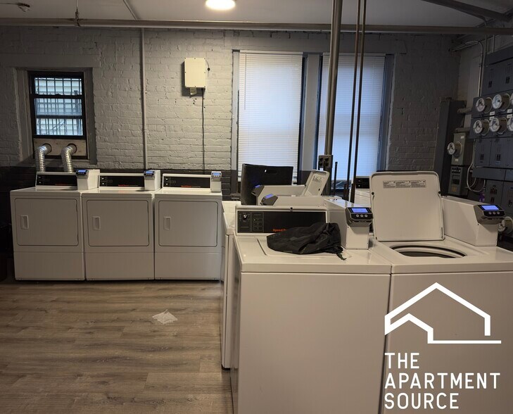Building Photo - 4854 N Damen Ave