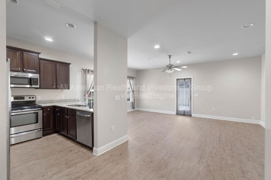 Building Photo - 8827 Little Cormorant Ln