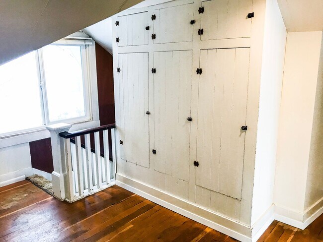 Building Photo - 917/ 917.5 West A St