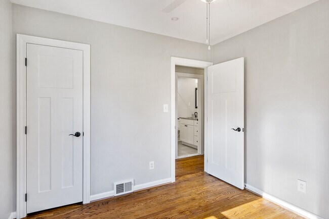 Building Photo - 2087 Allard Ave