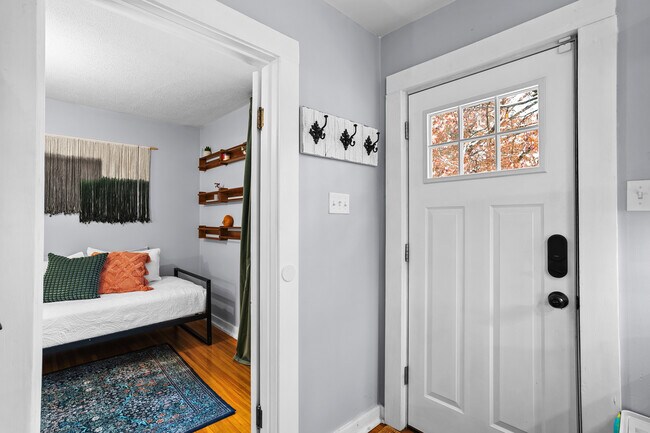 Building Photo - 1120 W Broadway