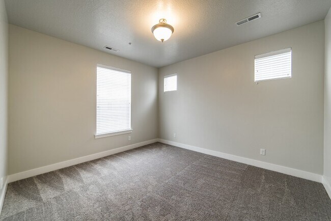 Building Photo - 619 N Emery Ln