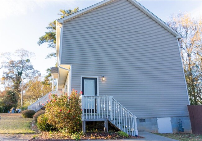 Building Photo - 172 Bankston Rd