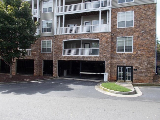 Building Photo - 6210 Peachtree Dunwoody Rd