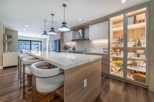 Building Photo - 2451 Presidential Way