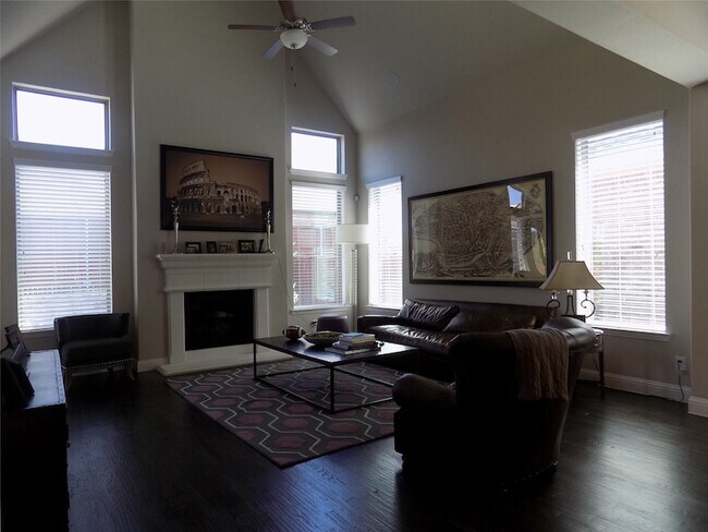 Building Photo - 2440 Vaquero Ln