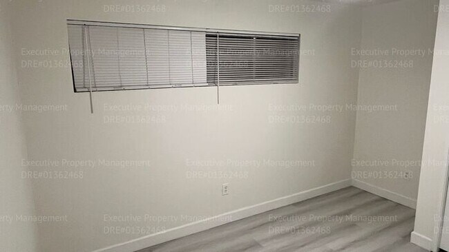 Building Photo - Remodeled 3 bedroom/ 2 bathroom home