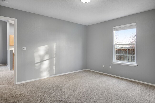 Building Photo - Freshly Updated 3-Bedroom Home for Rent in South Boise