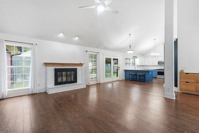 Building Photo - 121 Mill Ct