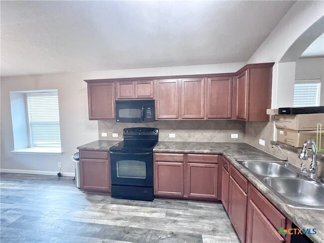 Building Photo - 2141 Sinclair Dr