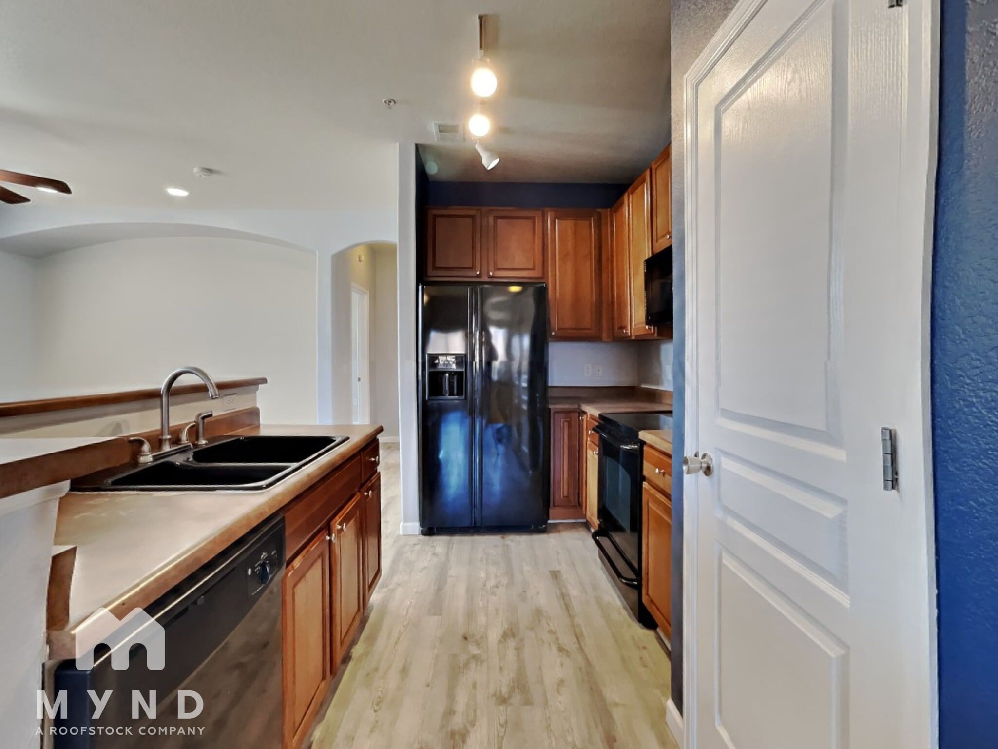 Building Photo - 803 E 98th Ave