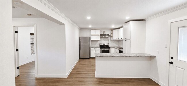 Building Photo - 2102 Margaret St