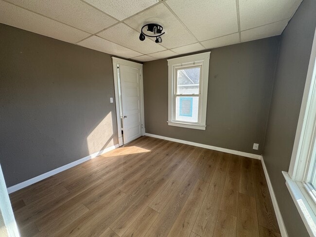 Building Photo - 303 Forest Ave