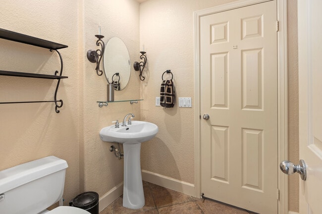 Building Photo - 16140 Av. Venusto