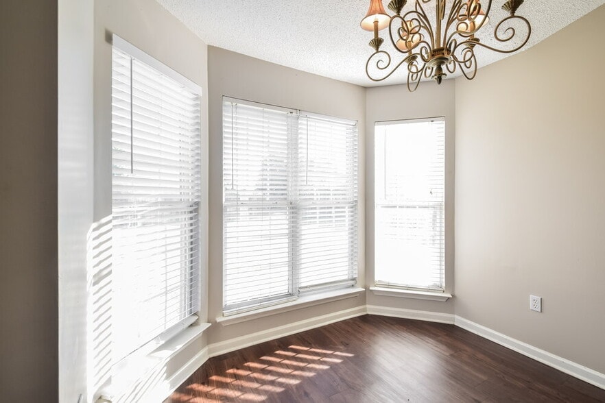 Building Photo - 1708 Cherry Creek Dr