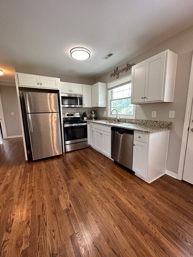 Building Photo - 3 bedroom/1 bathroom home in Central, SC