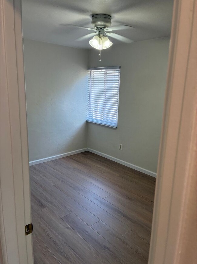 Building Photo - Centrally Located 3/1