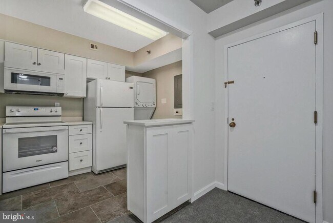Building Photo - 1805 Crystal Dr