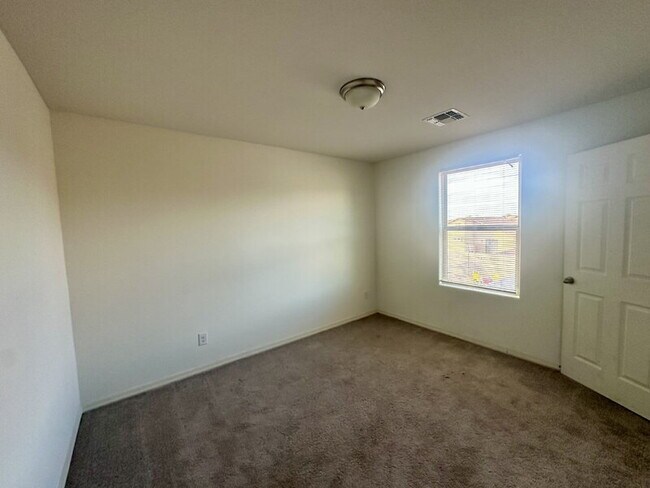 Building Photo - 226 W Watson Ct