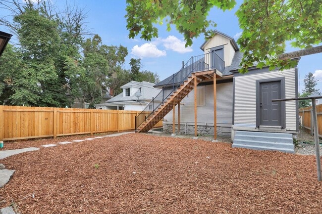 Building Photo - Lovely 1-Bedroom Unit in the heart of Spokane