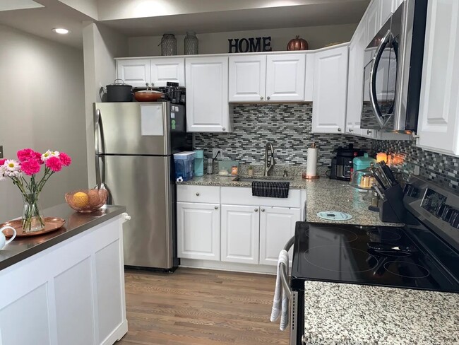 Building Photo - 3 Bedroom 1 Bath House - West Ashley - Cha...