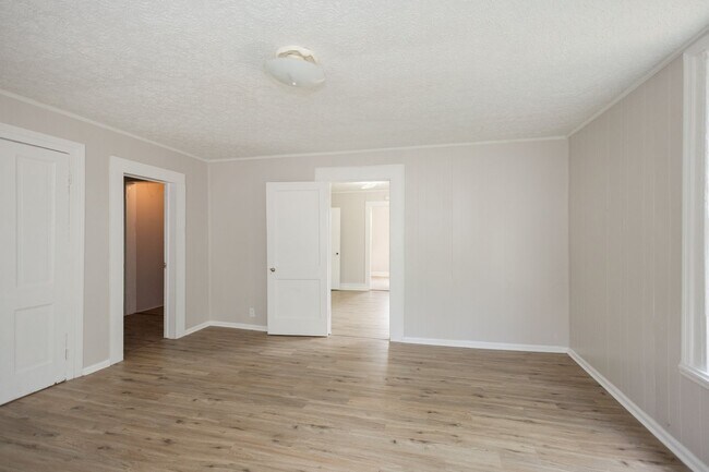 Building Photo - 530 N 13th St