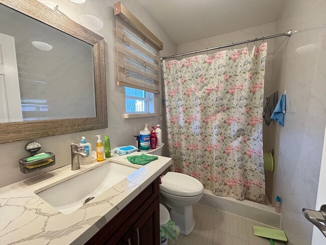 Building Photo - 2036 9th Ave