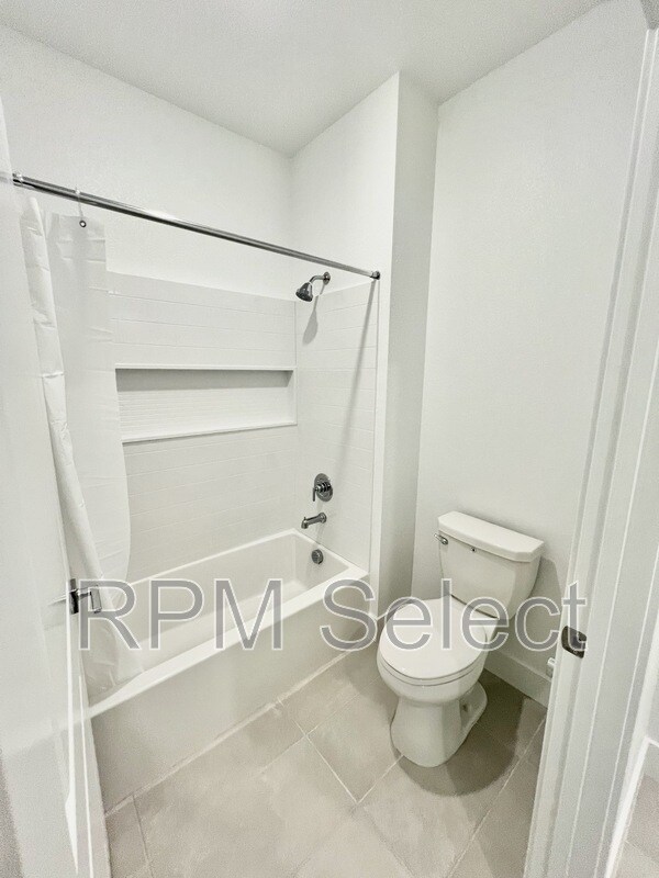 Building Photo - 2604 Atascadero Dr