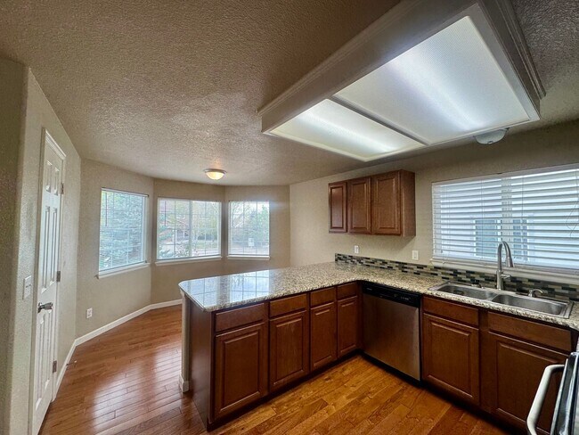 Building Photo - 5 Bedroom Home in Stetson Hills