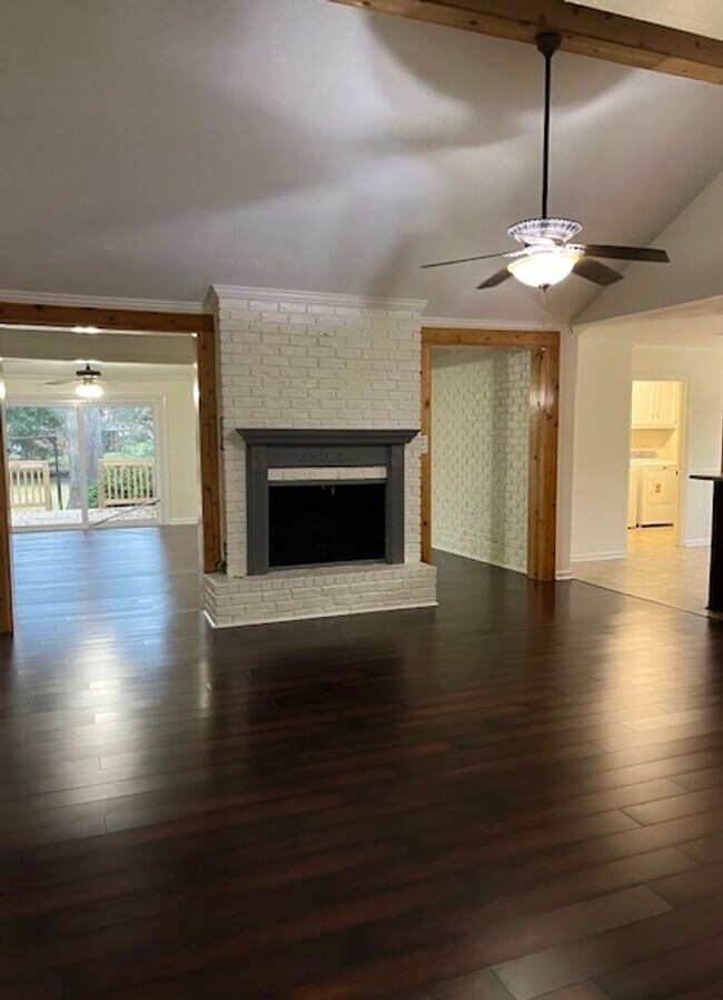 Building Photo - Beautiful 4 bed home in Excellent Location, in City of St. George minutes from new Woman's Hospital