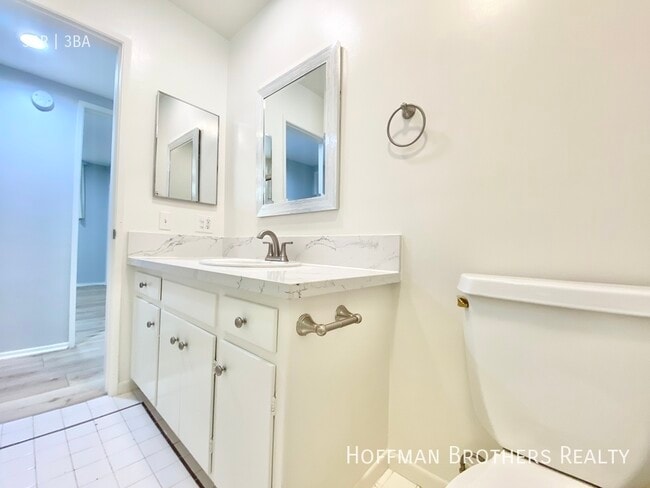 Building Photo - 931 S Wooster St Los Angeles, CA 90035