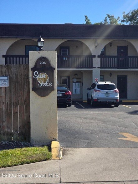 Primary Photo - 205 Palmetto Ave