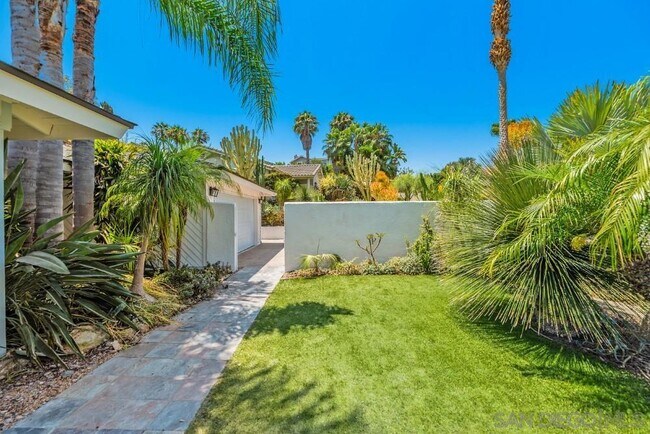 Building Photo - 2841 Cacatua St