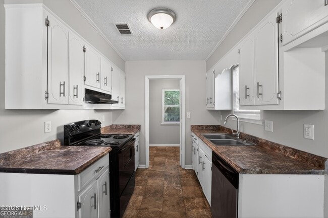 Building Photo - 3016 Mistletoe Ave