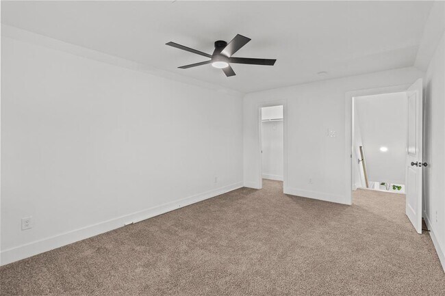 Building Photo - 702 Cedar Ln