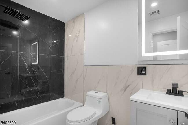 Building Photo - 479 15th Ave