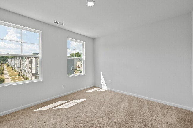 Building Photo - **Spacious 3bd/3ba Townhome in Raleigh**