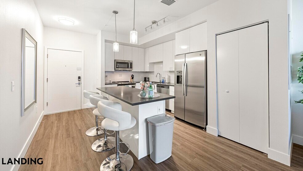 Building Photo - 4950 W Prescott St