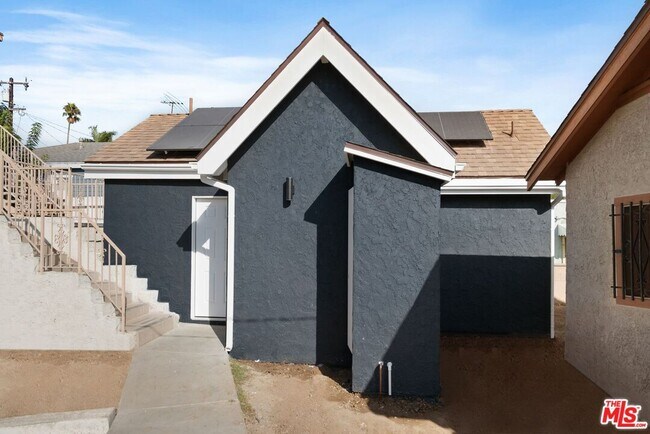 Building Photo - 607 E Fairview Blvd