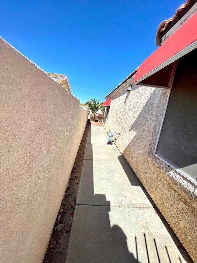 Building Photo - Great 3 Bedroom, 2 Bathroom Home in El Camino Village on the Parkway!