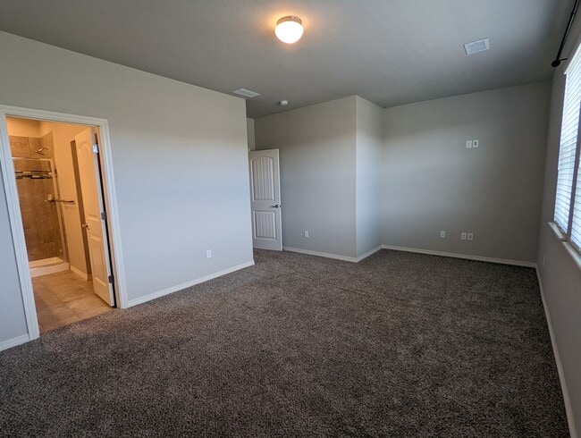 Building Photo - Beautiful Newer Townhome