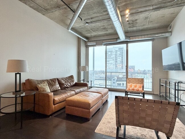 Building Photo - 2BR/2BA Skylofts Condo with Balcony & Garage Parking