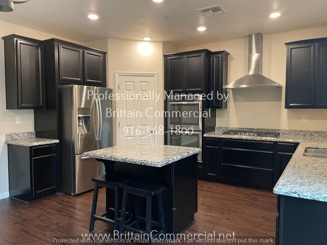 Primary Photo - Gorgeous and Spacious 3 Bed 2.5 Bath Two-S...